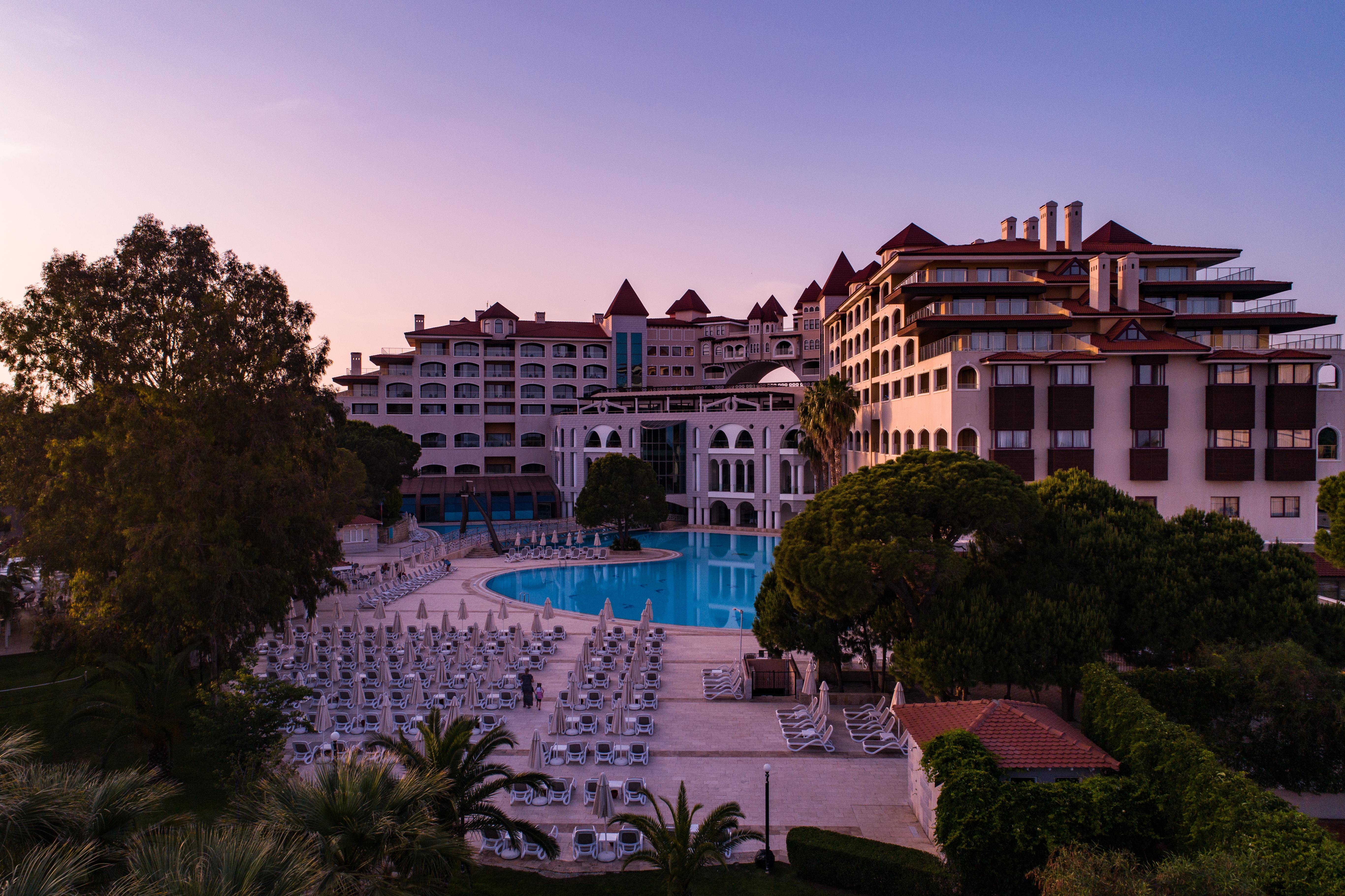 塞壬尼贝莱克酒店 外观 照片 The hotel at sunset